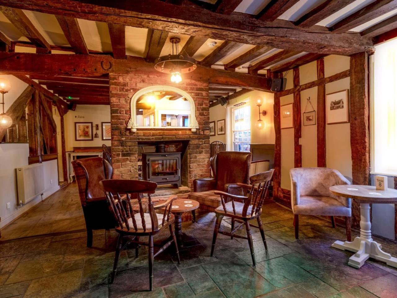 The Bell Hotel Клэар Экстерьер фото