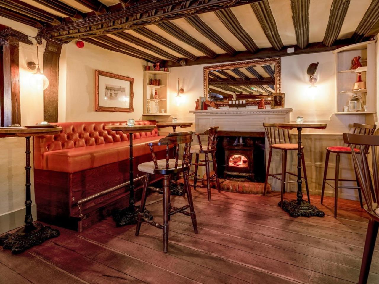 The Bell Hotel Клэар Экстерьер фото